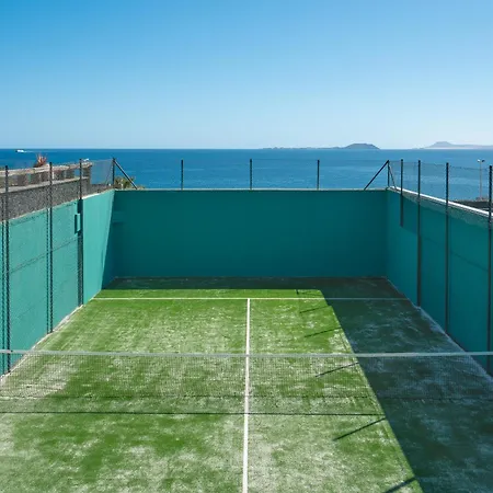 Volcan Con Piscina E Impresionantes Vistas Al Mar, Padel Y Mini Golf En Montana Roja Villa Playa Blanca