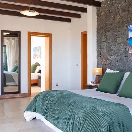 Volcan Con Piscina E Impresionantes Vistas Al Mar, Padel Y Mini Golf En Montana Roja * Playa Blanca